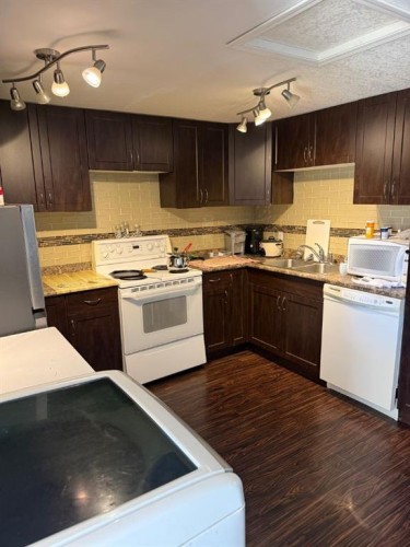 1241 8 Avenue South, Lethbridge, AB - Indoor Photo Showing Kitchen With Double Sink