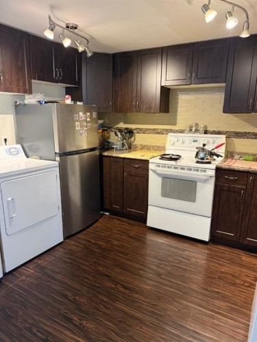 1241 8 Avenue South, Lethbridge, AB - Indoor Photo Showing Kitchen