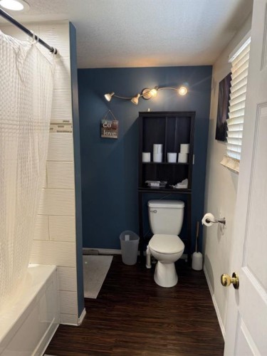 1241 8 Avenue South, Lethbridge, AB - Indoor Photo Showing Bathroom