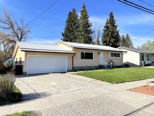 438 Charlotte Street  Pincher Creek, AB T0K 1W0