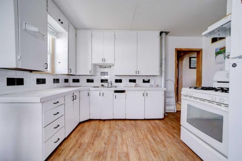 307 Grey Street, Granum, AB - Indoor Photo Showing Kitchen