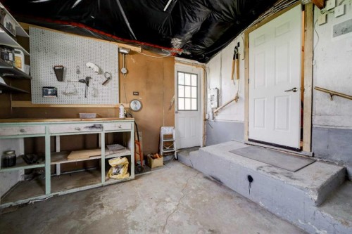 307 Grey Street, Granum, AB - Indoor