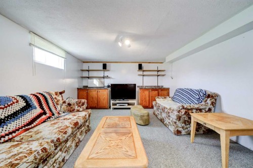 307 Grey Street, Granum, AB - Indoor Photo Showing Living Room