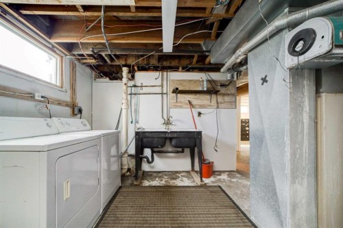 307 Grey Street, Granum, AB - Indoor