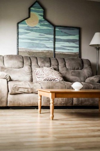 307 Grey Street, Granum, AB - Indoor Photo Showing Living Room