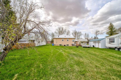 307 Grey Street, Granum, AB - Outdoor