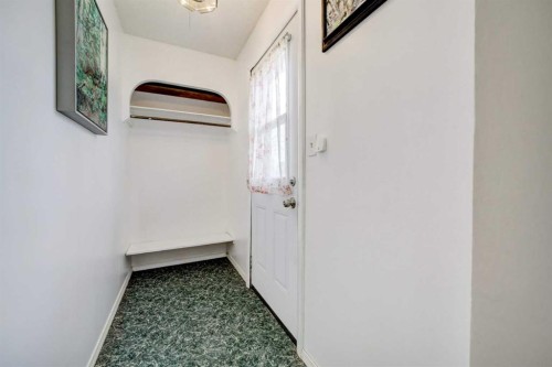 307 Grey Street, Granum, AB - Indoor Photo Showing Other Room