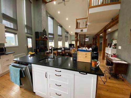 5302 19 Avenue, Coleman, AB - Indoor Photo Showing Kitchen