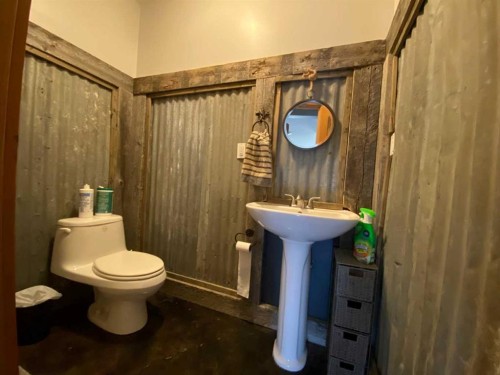 5302 19 Avenue, Coleman, AB - Indoor Photo Showing Bathroom