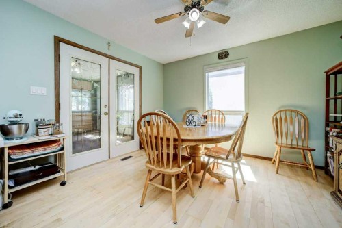 31 Red Crow Boulevard West, Lethbridge, AB - Indoor Photo Showing Dining Room