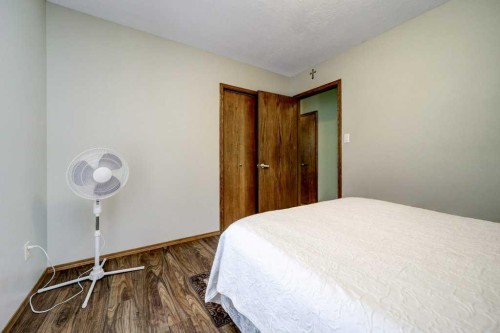 31 Red Crow Boulevard West, Lethbridge, AB - Indoor Photo Showing Bedroom