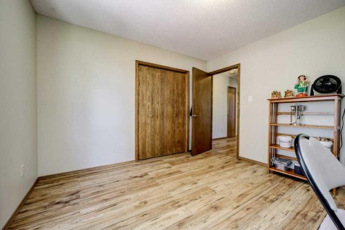 31 Red Crow Boulevard West, Lethbridge, AB - Indoor Photo Showing Other Room