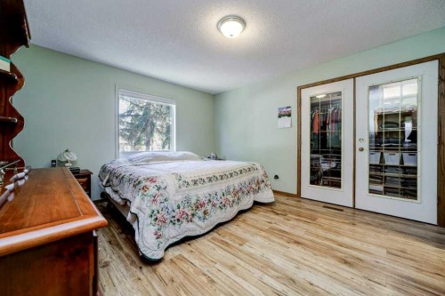 31 Red Crow Boulevard West, Lethbridge, AB - Indoor Photo Showing Bedroom