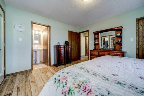 31 Red Crow Boulevard West, Lethbridge, AB - Indoor Photo Showing Bedroom