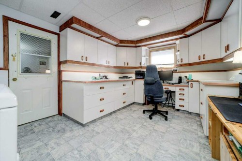 31 Red Crow Boulevard West, Lethbridge, AB - Indoor