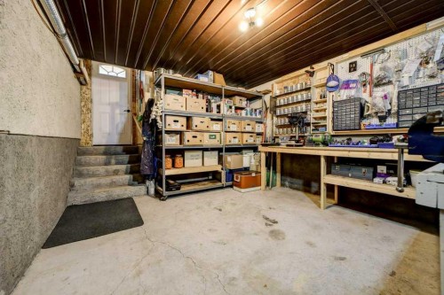 31 Red Crow Boulevard West, Lethbridge, AB - Indoor Photo Showing Other Room