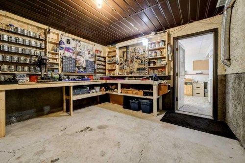 31 Red Crow Boulevard West, Lethbridge, AB - Indoor Photo Showing Other Room