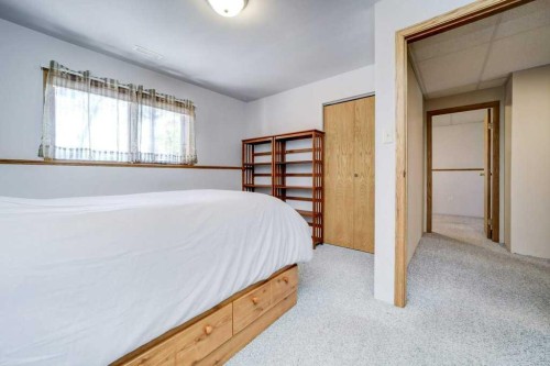 31 Red Crow Boulevard West, Lethbridge, AB - Indoor Photo Showing Bedroom