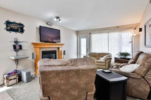 499 Lynx Crescent North, Lethbridge, AB - Indoor Photo Showing Living Room With Fireplace