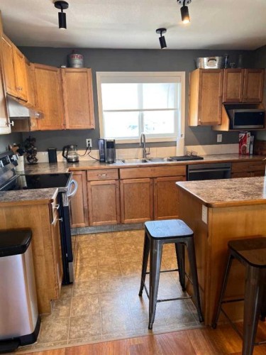2-153 Silkstone, Lethbridge, AB - Indoor Photo Showing Kitchen With Double Sink