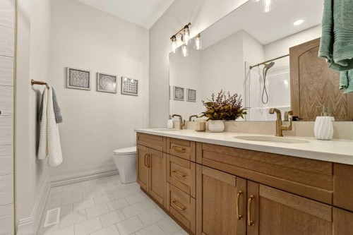 93 Prairie Arbour Boulevard South, Lethbridge, AB - Indoor Photo Showing Bathroom