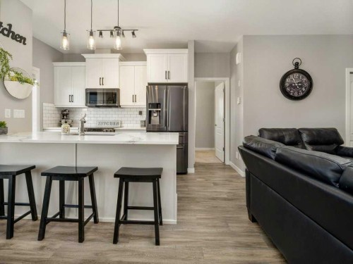 4-322 Northlander Bend West, Lethbridge, AB - Indoor Photo Showing Kitchen With Upgraded Kitchen