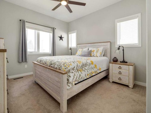 4-322 Northlander Bend West, Lethbridge, AB - Indoor Photo Showing Bedroom