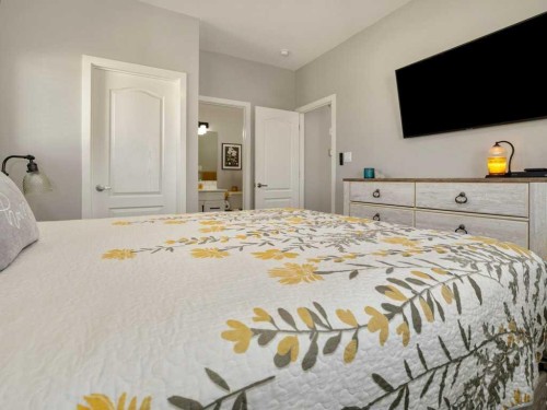 4-322 Northlander Bend West, Lethbridge, AB - Indoor Photo Showing Bedroom