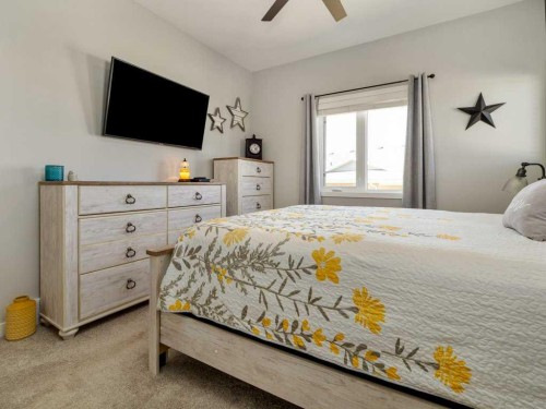 4-322 Northlander Bend West, Lethbridge, AB - Indoor Photo Showing Bedroom