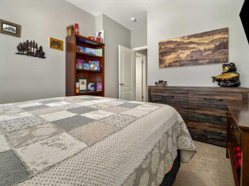 4-322 Northlander Bend West, Lethbridge, AB - Indoor Photo Showing Bedroom