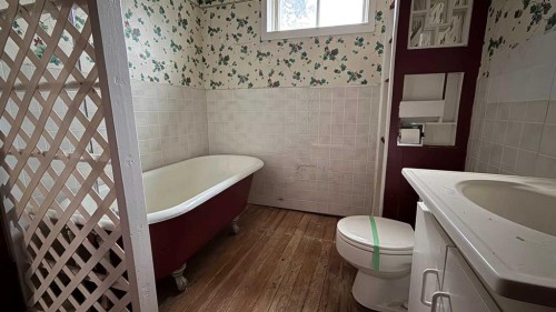 2520 213, Bellevue, AB - Indoor Photo Showing Bathroom