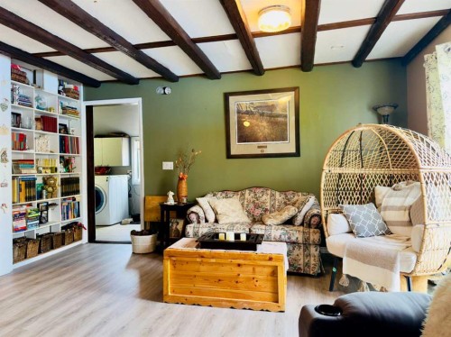 2127 Twp Rd 7-3A, Lundbreck, AB - Indoor Photo Showing Living Room