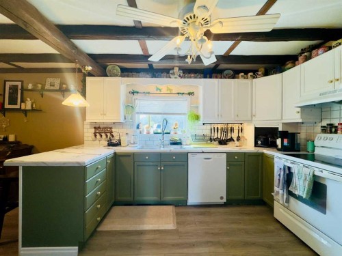 2127 Twp Rd 7-3A, Lundbreck, AB - Indoor Photo Showing Kitchen