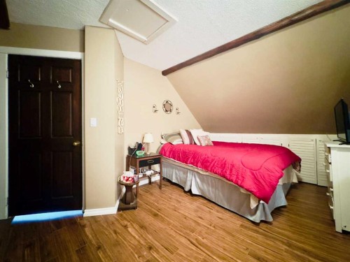 2127 Twp Rd 7-3A, Lundbreck, AB - Indoor Photo Showing Bedroom