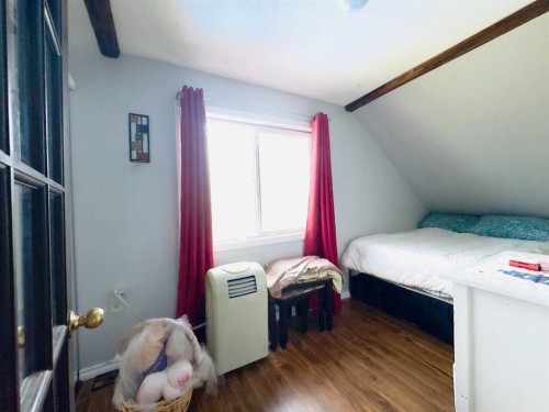 2127 Twp Rd 7-3A, Lundbreck, AB - Indoor Photo Showing Bedroom