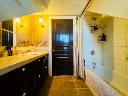 2127 Twp Rd 7-3A, Lundbreck, AB - Indoor Photo Showing Bathroom
