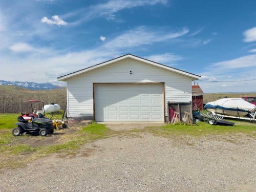 2127 Twp Rd 7-3A, Lundbreck, AB - Outdoor