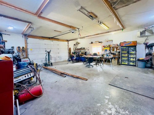 2127 Twp Rd 7-3A, Lundbreck, AB - Indoor Photo Showing Garage
