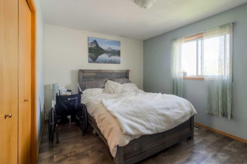 2404 9 Street, Coaldale, AB - Indoor Photo Showing Bedroom