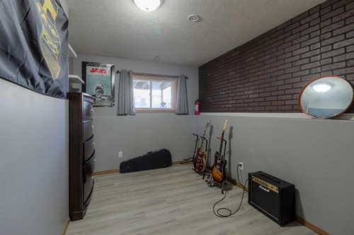 2404 9 Street, Coaldale, AB - Indoor