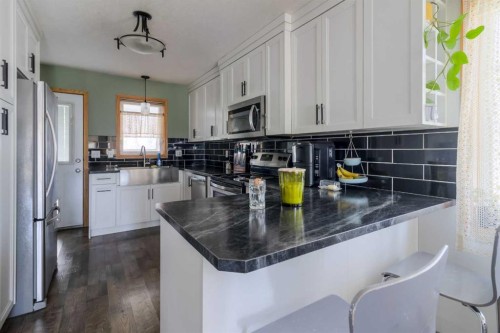 2404 9 Street, Coaldale, AB - Indoor Photo Showing Kitchen