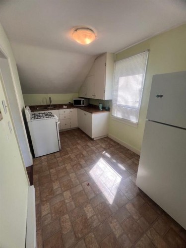 712 9 Avenue South, Lethbridge, AB - Indoor Photo Showing Other Room