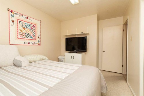 61 Park Meadows Boulevard North, Lethbridge, AB - Indoor Photo Showing Bedroom