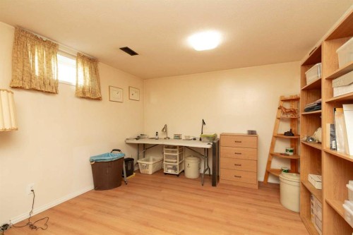 61 Park Meadows Boulevard North, Lethbridge, AB - Indoor