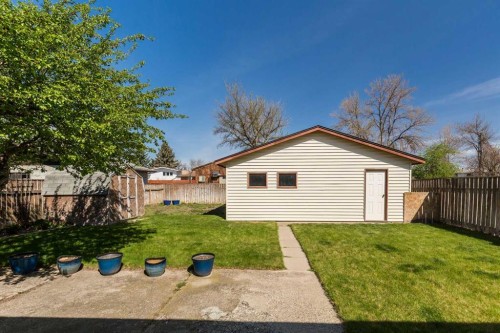 61 Park Meadows Boulevard North, Lethbridge, AB - Outdoor