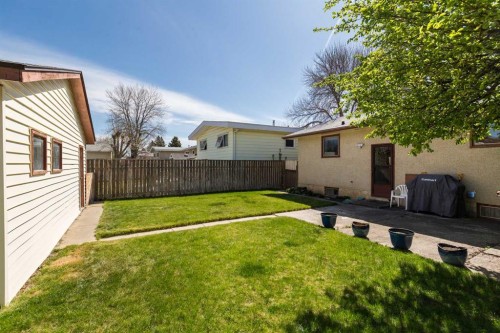 61 Park Meadows Boulevard North, Lethbridge, AB - Outdoor