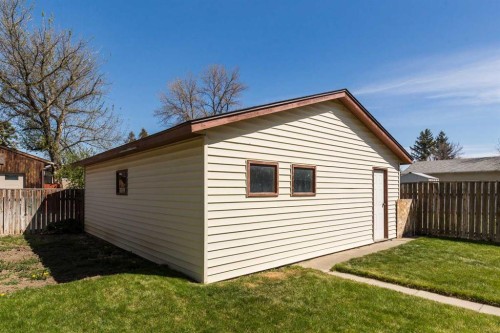 61 Park Meadows Boulevard North, Lethbridge, AB - Outdoor With Exterior