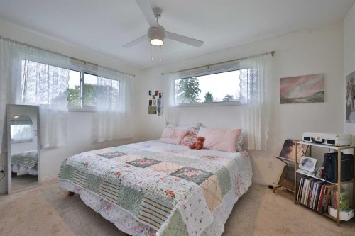 47 S 200 W, Raymond, AB - Indoor Photo Showing Bedroom