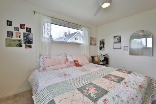 47 S 200 W, Raymond, AB - Indoor Photo Showing Bedroom