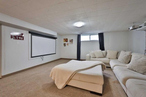 47 S 200 W, Raymond, AB - Indoor Photo Showing Bedroom